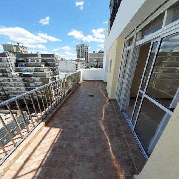 3 ambientes externos con balcon terraza