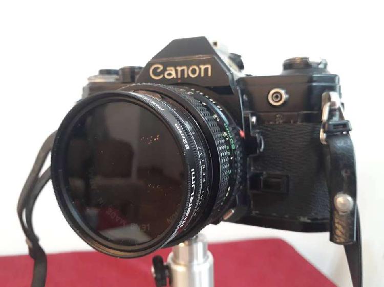 Camara Canon AE1 reflex con lente 52 mm f 1:1.4