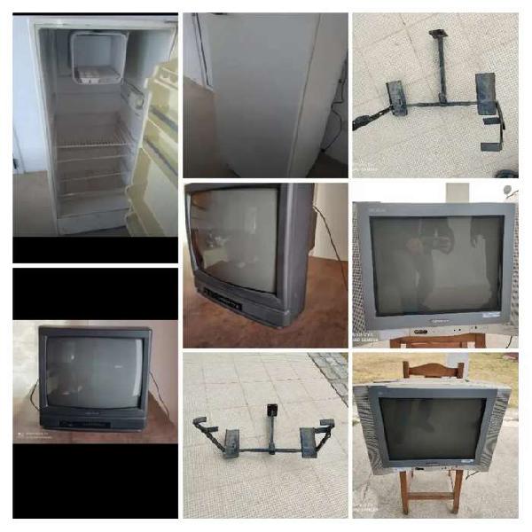 Combo TV 21" 1 heladera + soporte tv