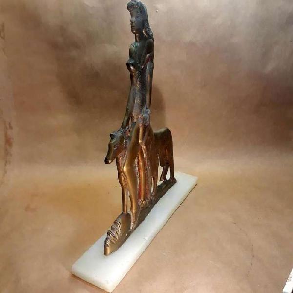 Escultura en Bronce Diana Cazadora Base de Mármol