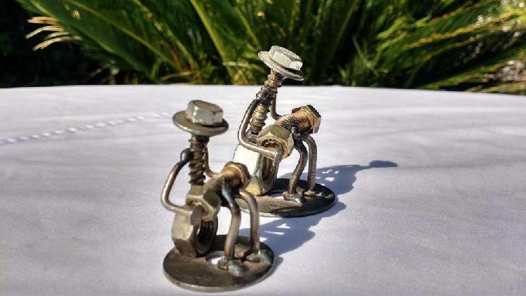 Figuras de Bandoneonistas realizadas con Tornillos, Tuercas,