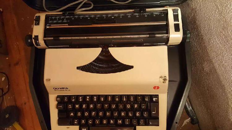 Máquina de escribir Olimpia alemana excelente