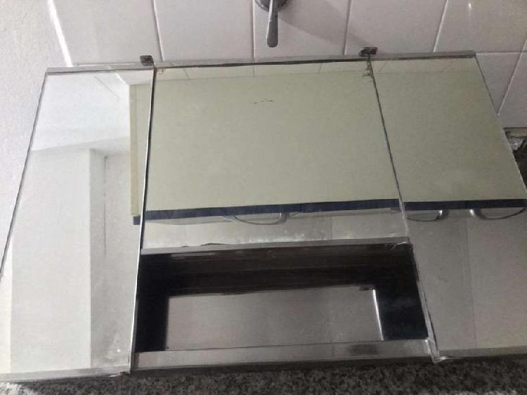 Mueble con espejo para baño