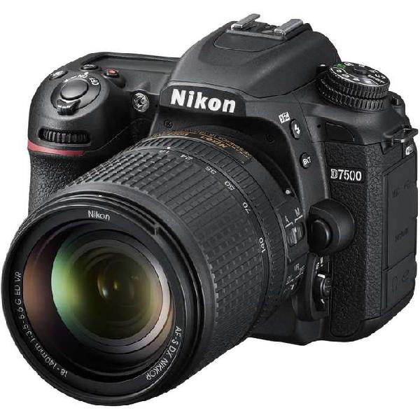 Nikon D7500 + kit 18-140mm