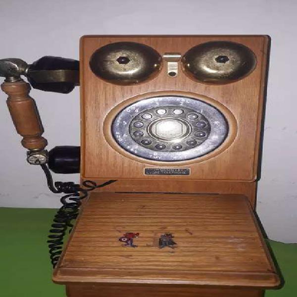 Replica de antiguo teléfono.