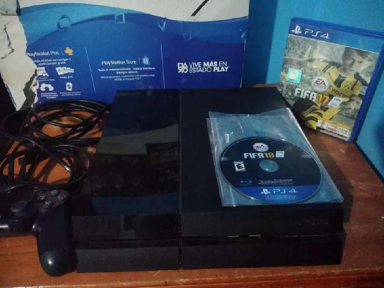Vendo PS4 Excelente estado 500 GB 4 juegos