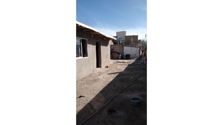 dueño vende casa 1 año de construida sobre calle Dorrego