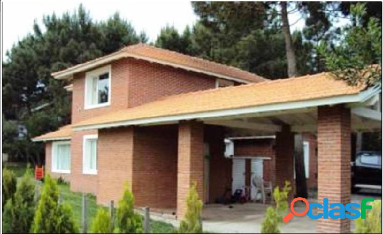 CASA EN ZONA TRIDENTE, 4 AMBIENTES, 2 BAÑOS.