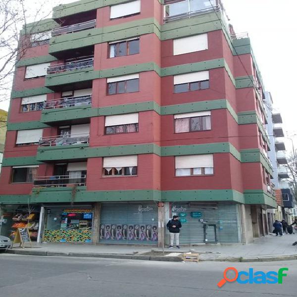 LOCAL EN VENTA DE 20M2 EN MORENO Y JUJUY