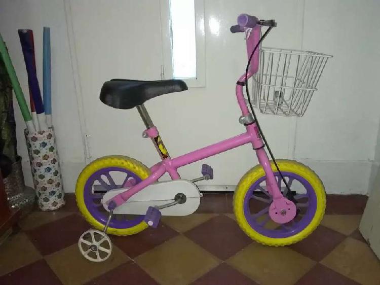 Bicicleta rodado 12 para nena usada