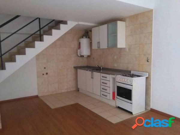 Duplex 2 ambientes con cochera fija