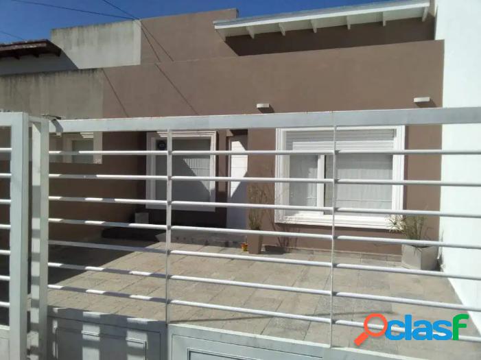 Duplex 4 ambientes barrio Los Pinares