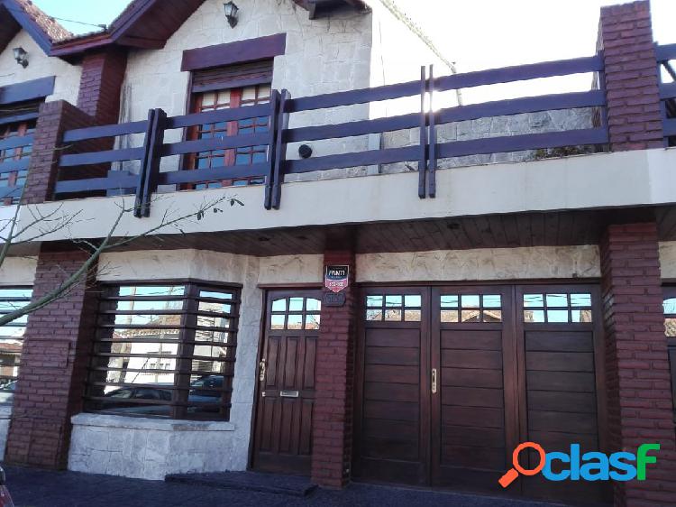 Excelente duplex en Barrio Villa Primera.