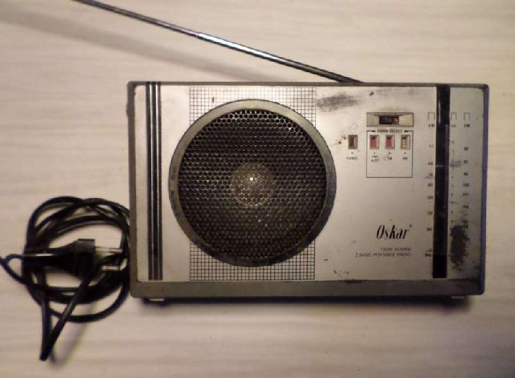 Radio Portátil análoga "OSKAR"- Made In Hong Kong