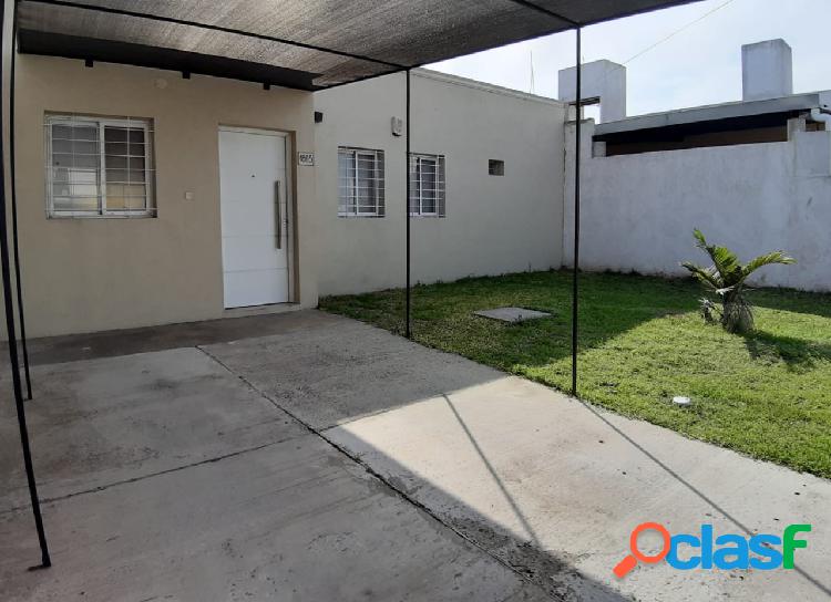 SE VENDE HERMOSA CASA DE 1 DORMITORIO // ZONA ZANNI