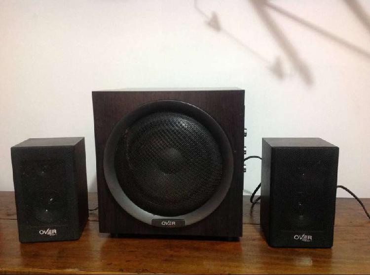 Sistema de Audio Overtech 2.1 Impecable