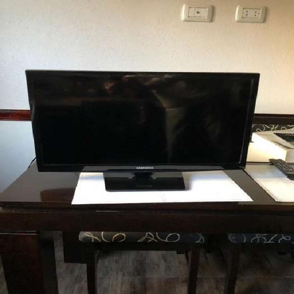 Tv/Monitor Led Samsung 24” Modelo LT24D310. Impecable.