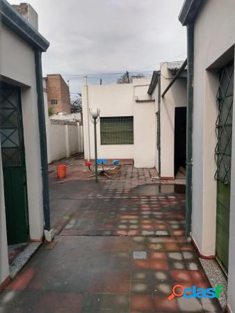 VENTA Casa 2 dormitorios, garage y patio amplio en Tolosa