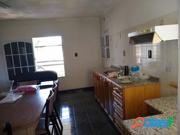 VENTA de CASA EN ESQUINA - GDOR ETCHEVEHERE