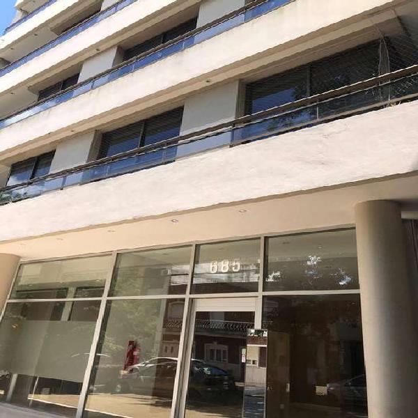 Departamento al frente en venta, 64 entre 8 y 9