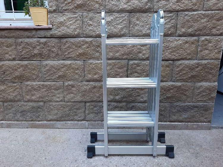 Escalera Plegable Aluminio 4x3- Marca WRK - Excelente Estado