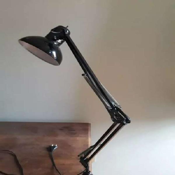 Lámpara escritorio con morza y brazo regulable