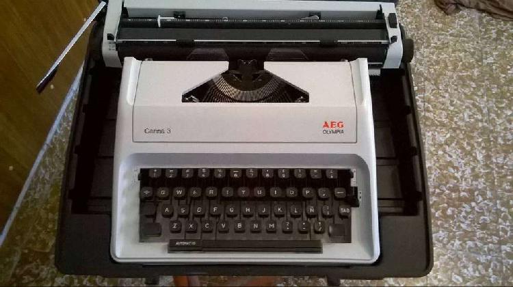 Maquina de escribir AEG OLYMPIA AG
