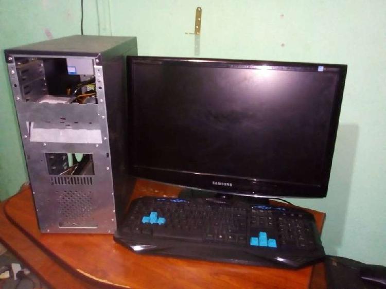 Vendo PC DDR4 con monitor y teclado