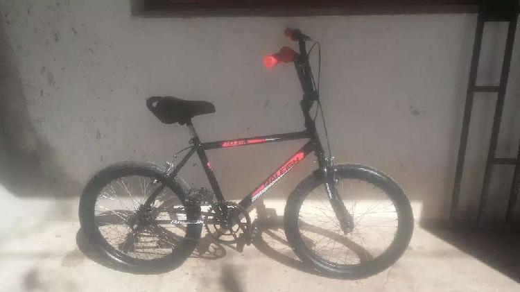 Vendo bicicleta BMX nueva casi sin uso precio negociable