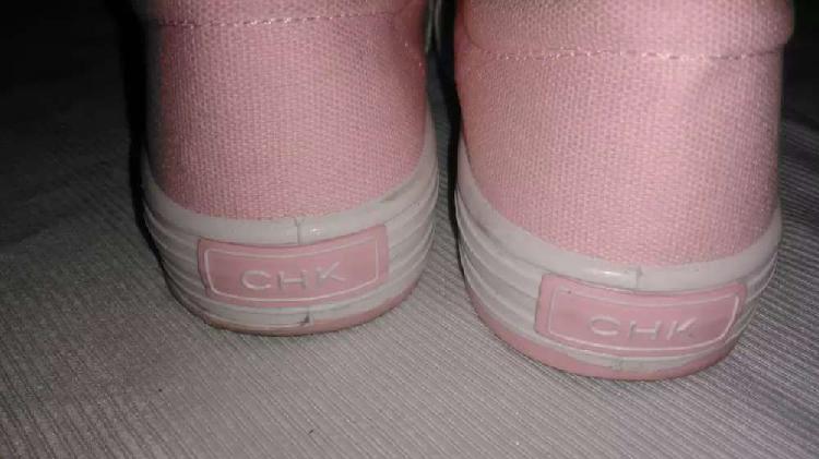 Zapatilla de tela marca cheeky para nena rosa