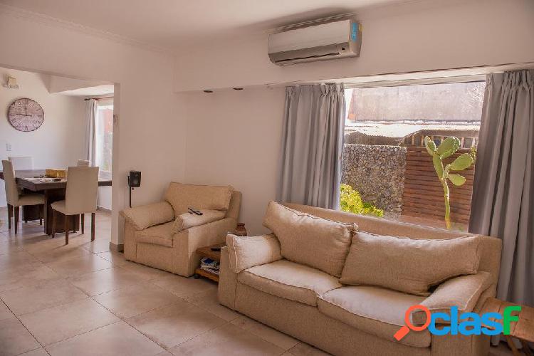 Venta lindo PH 4 amb con jardin y espacio cochera