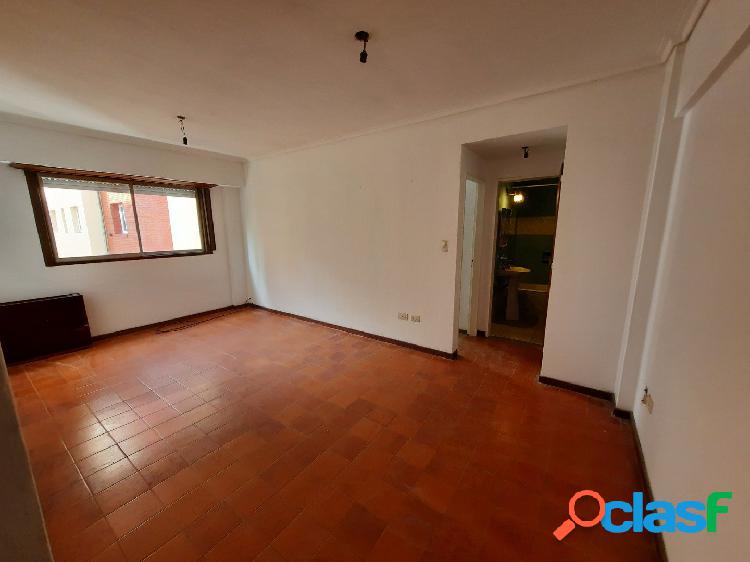 OPORTUNIDAD! Departamento 2 ambientes lateral en venta en