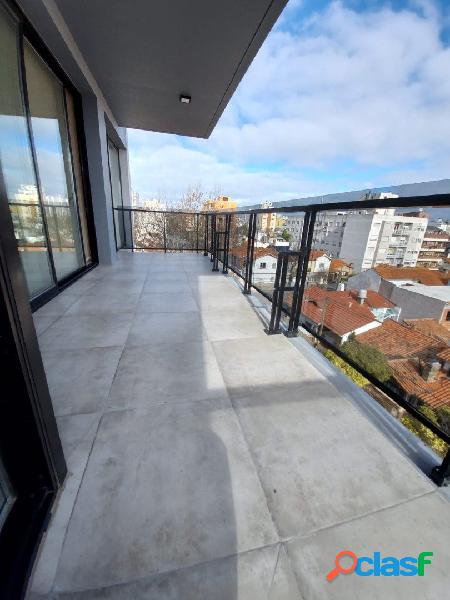 Piso en venta de 4 ambientes con balcón terraza y cochera