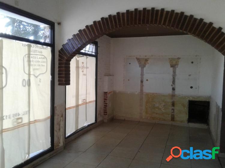 VENTA LOCAL en ESQUINA CASTELLI IRIGOYEN-2 BAÑOS RECICLADOS