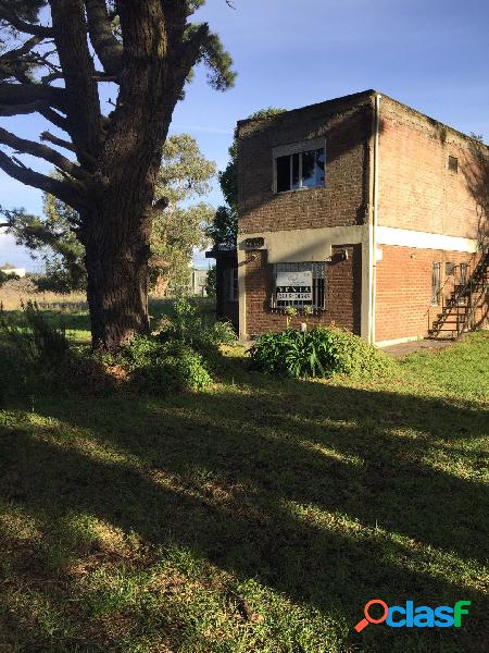 AMPLIA CASA EN DOS PLANTAS, BARRIO LOS ACANTILADOS