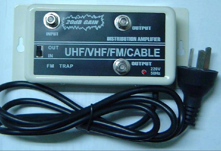 AMPLIFICADOR DE ANTENA UHF/FM/VHF 20dB. 2 SALIDAS