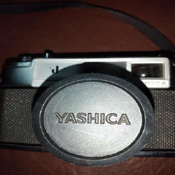 Camara Yashica 35 mm a rollo modelo J