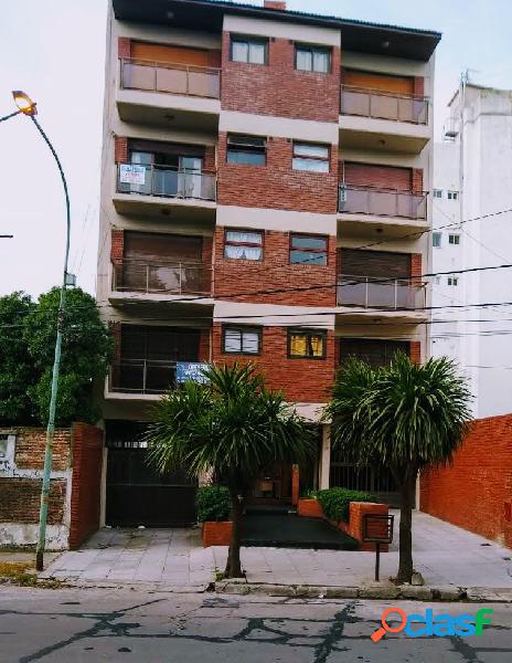 * 3 AMBIENTES A LA CALLE BALCÓN - COCHERA Z/ VARESE