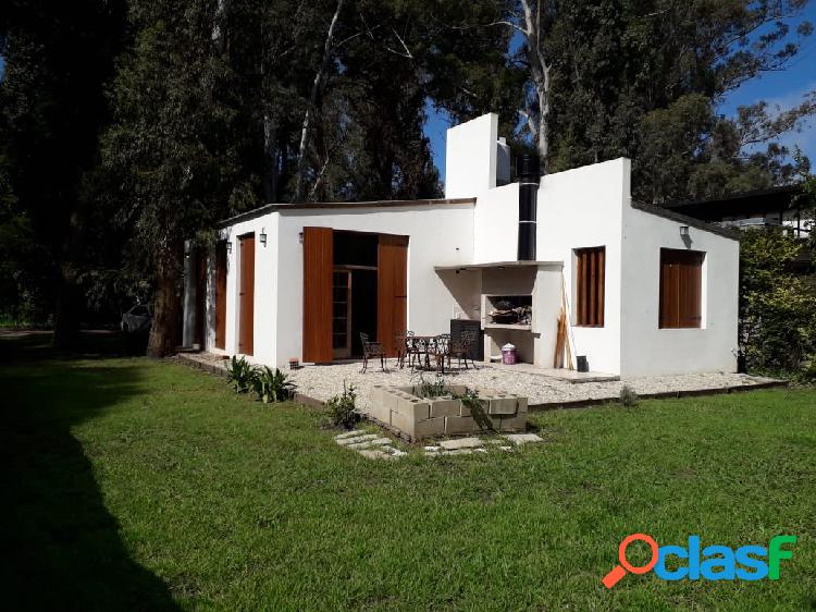 IMPECABLE CASA EN EL BOSQUE PERALTA RAMOS. 3 AMBIENTES CON