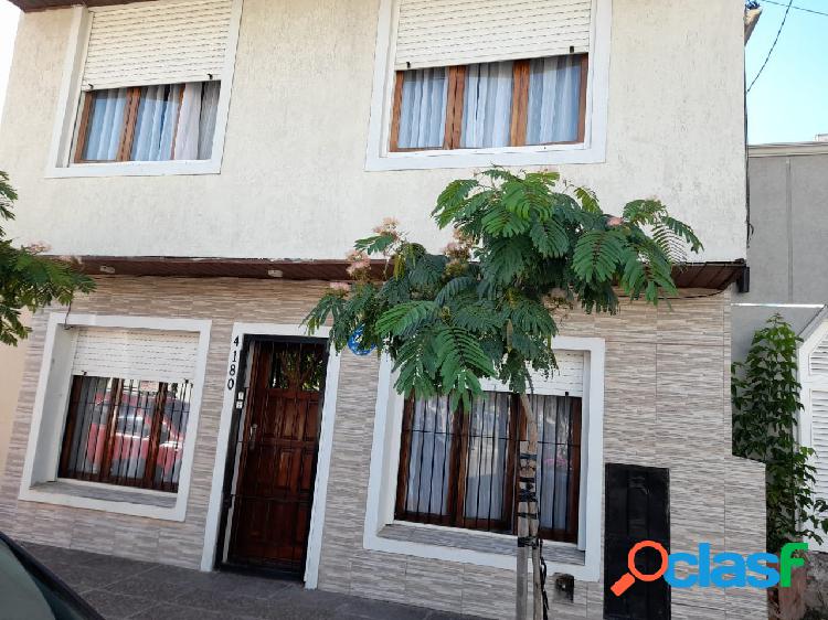 CASA 4 AMBIENTES TOTALMENTE RECICLADO.-