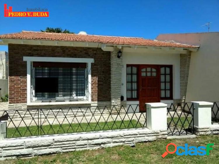 Casa en Venta Zona Sin Indicar de Miramar. Estado Excelente.