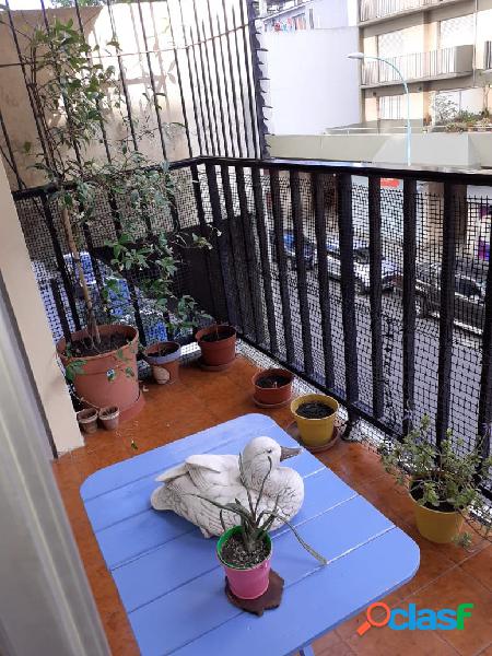 Departamento 2 ambientes a la calle con balcon/ Zona Guemes