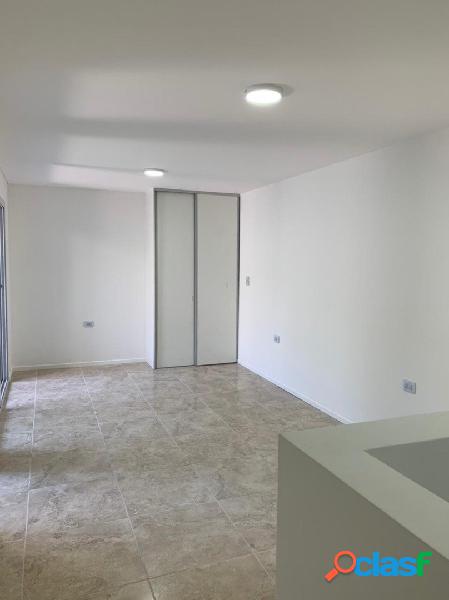 MONOAMBIENTE 45M2 CON PATIO - BARRIO HOSPITALES