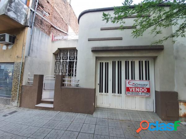 VENDO CASA CENTRICA 3 DORMITORIOS, 2 BAÑOS COCHERA