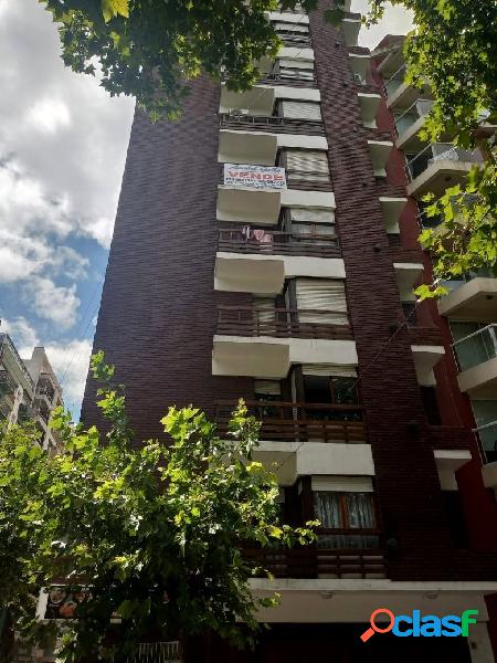 VENTA / DEPARTAMENTO DE 3 AMBIENTES A LA CALLE CON BALCÓN