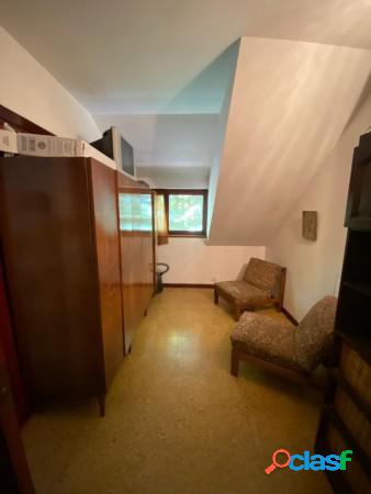 VENTA HERMOSO CHALET CON JARDIN/PARRILLA Y DTO 2 AMB AL