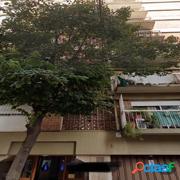 IMPECABLE 3 AMBIENTES - CONTRAFRENTE- BALCON-