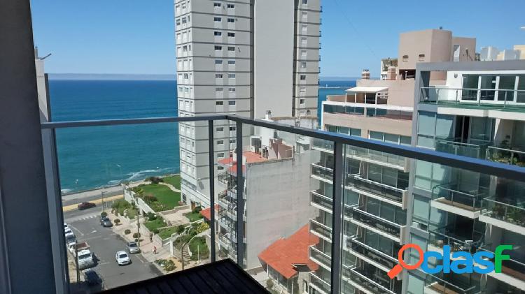 Tres ambientes con balcón y vista al mar!