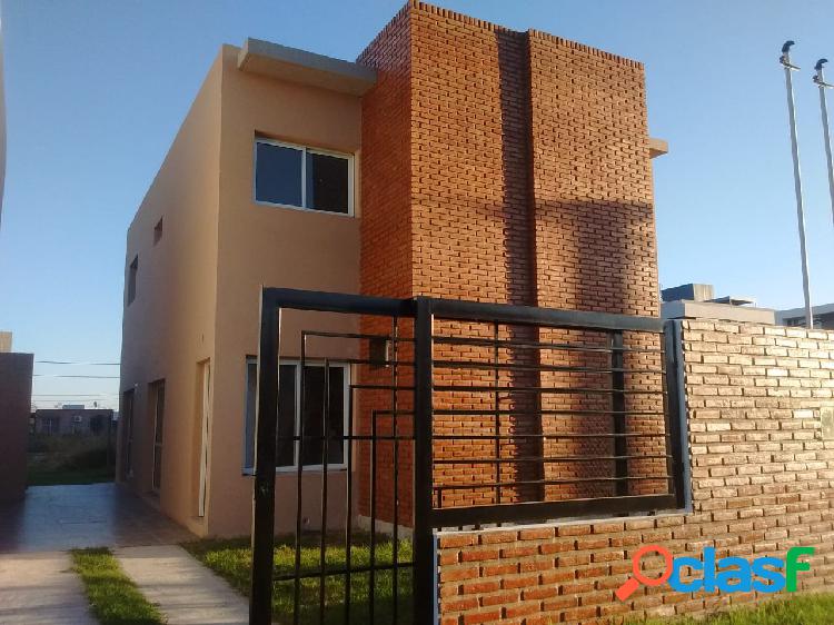 VENDO CASA A ESTRENAR EN FISHERTON DOS DORMITORIOS