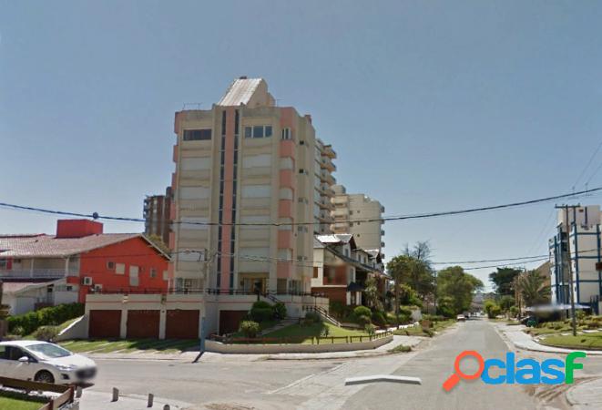 Venta departamento 1 dormitorio con cochera en Villa Gesell